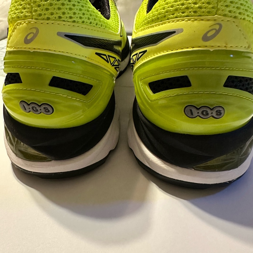 Final Price Drop Asics GT-2000 Fluorescent Yellow Running Shoes - Picture 7 of 13